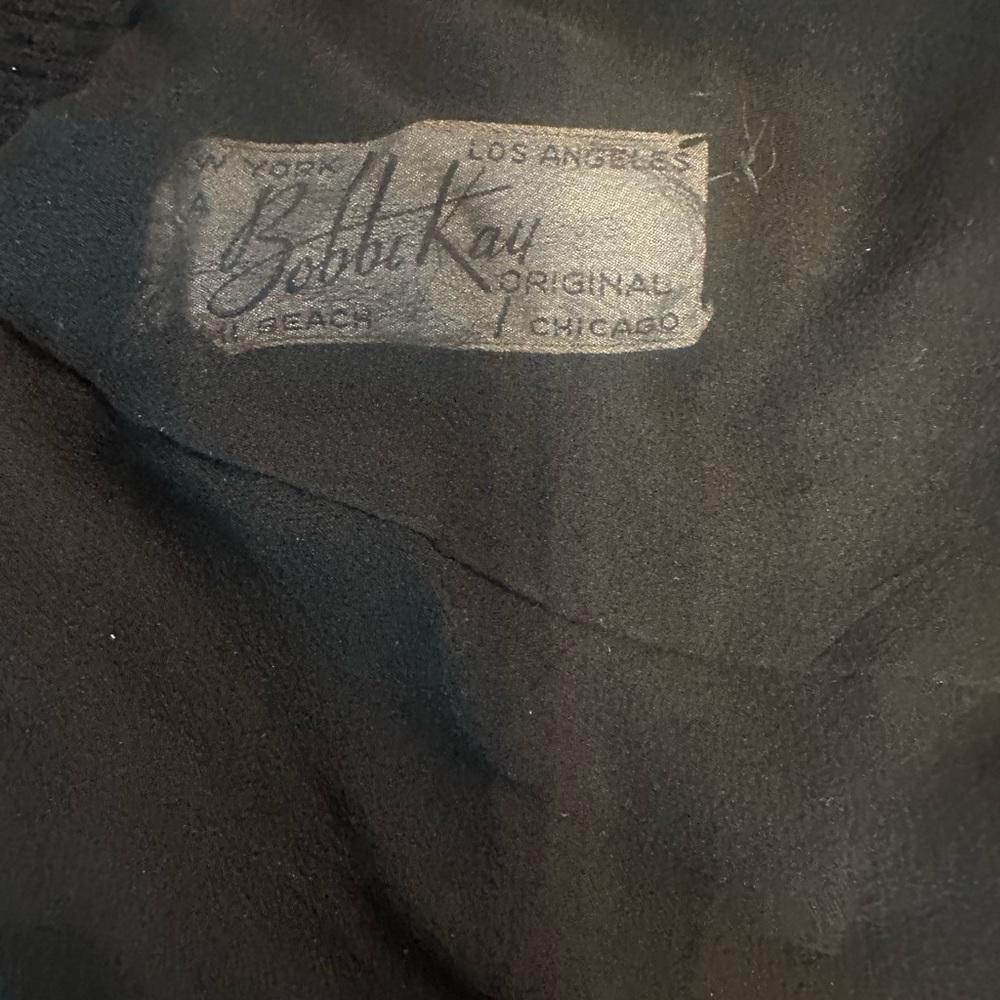 Elegant Black Cardigan with Cream Collar - Picture 8 of 10